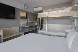 Гостиница Ялта-Интурист Ялта Стандарт улучшенный с двуспальной и двухъярусной кроватями (YALTA INTOURIST)-5