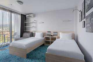 Гостиница Ялта-Интурист Ялта Стандарт улучшенный с двумя односпальными кроватями (GREEN PARK)-2