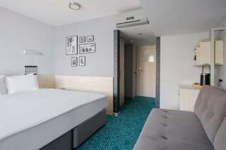 Гостиница Ялта-Интурист Ялта Стандарт улучшенный с  двуспальной кроватью и диваном (YALTA INTOURIST)-4