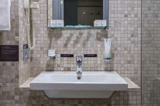 Гостиница Ялта-Интурист Ялта Стандарт улучшенный с двуспальной кроватью (YALTA INTOURIST)-6