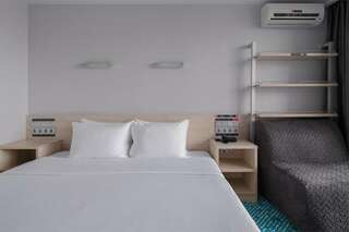 Гостиница Ялта-Интурист Ялта Стандарт улучшенный с двуспальной кроватью (GREEN PARK)-1