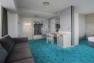 Гостиница Ялта-Интурист Ялта Люкс студия с двуспальной кроватью и диваном (YALTA INTOURIST)-3