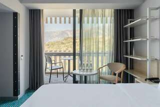 Гостиница Ялта-Интурист Ялта Стандарт улучшенный с  двуспальной кроватью и диваном (YALTA INTOURIST)-6