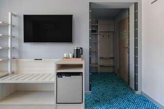 Гостиница Ялта-Интурист Ялта Люкс двухкомнатный с двуспальной и двумя односпальными кроватями / раскладными креслами (GREEN PARK)-4