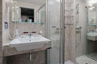 Гостиница Ялта-Интурист Ялта Люкс двухкомнатный с двуспальной кроватью и диваном (YALTA INTOURIST)-9