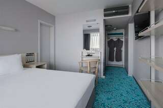 Гостиница Ялта-Интурист Ялта Люкс двухкомнатный с двуспальной кроватью и диваном (YALTA INTOURIST)-6