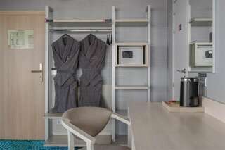 Гостиница Ялта-Интурист Ялта Люкс студия с двуспальной кроватью и диваном (YALTA INTOURIST)-5