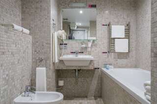 Гостиница Ялта-Интурист Ялта Люкс студия с двуспальной кроватью и диваном (YALTA INTOURIST)-10