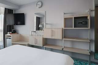 Гостиница Ялта-Интурист Ялта Стандарт улучшенный с двуспальной кроватью (YALTA INTOURIST)-3