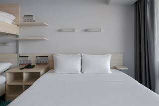 Гостиница Ялта-Интурист Ялта Стандарт улучшенный с двуспальной и двухъярусной кроватями (YALTA INTOURIST)-2