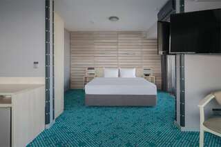 Гостиница Ялта-Интурист Ялта Люкс студия с двуспальной кроватью и диваном (YALTA INTOURIST)-2