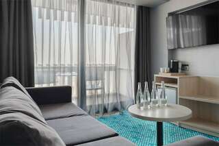 Гостиница Ялта-Интурист Ялта Люкс двухкомнатный с двуспальной кроватью и диваном (YALTA INTOURIST)-4