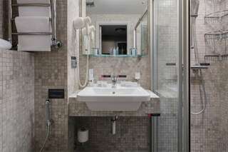 Гостиница Ялта-Интурист Ялта Стандарт улучшенный с  двуспальной кроватью и диваном (YALTA INTOURIST)-7