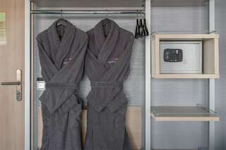 Гостиница Ялта-Интурист Ялта Люкс студия с двуспальной кроватью и диваном (YALTA INTOURIST)-8