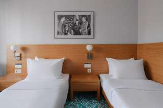 Гостиница Ялта-Интурист Ялта Стандарт с двумя односпальными кроватями (YALTA INTOURIST)-2