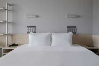 Гостиница Ялта-Интурист Ялта Стандарт улучшенный с  двуспальной кроватью и диваном (YALTA INTOURIST)-2